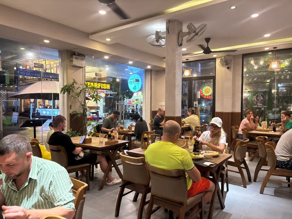 Где поесть в Нячанге 2025: Топ-10 лучших ресторанов и кафе (вкусно, недорого, проверено туристами) 1 cilantro nha trang restaurant