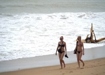 Пляж Нячанга вновь стал чистым после исторического наводнения