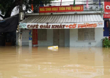 Нячанг затоплен, уровень воды в реке Кай продолжает расти