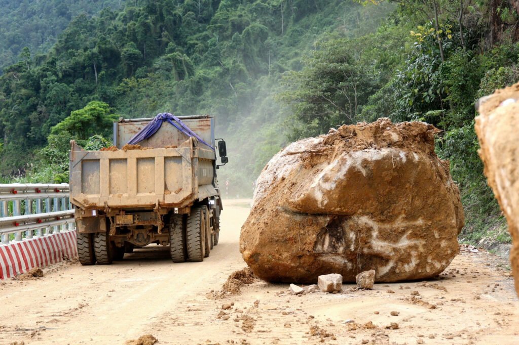 Перевал Хань Ле завален землёй и камнями skidka 1