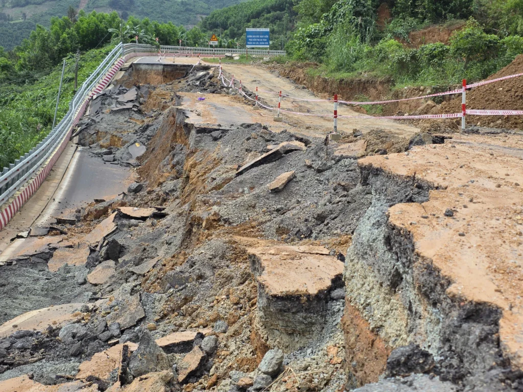 Перевал Хань Ле завален землёй и камнями skidka 2
