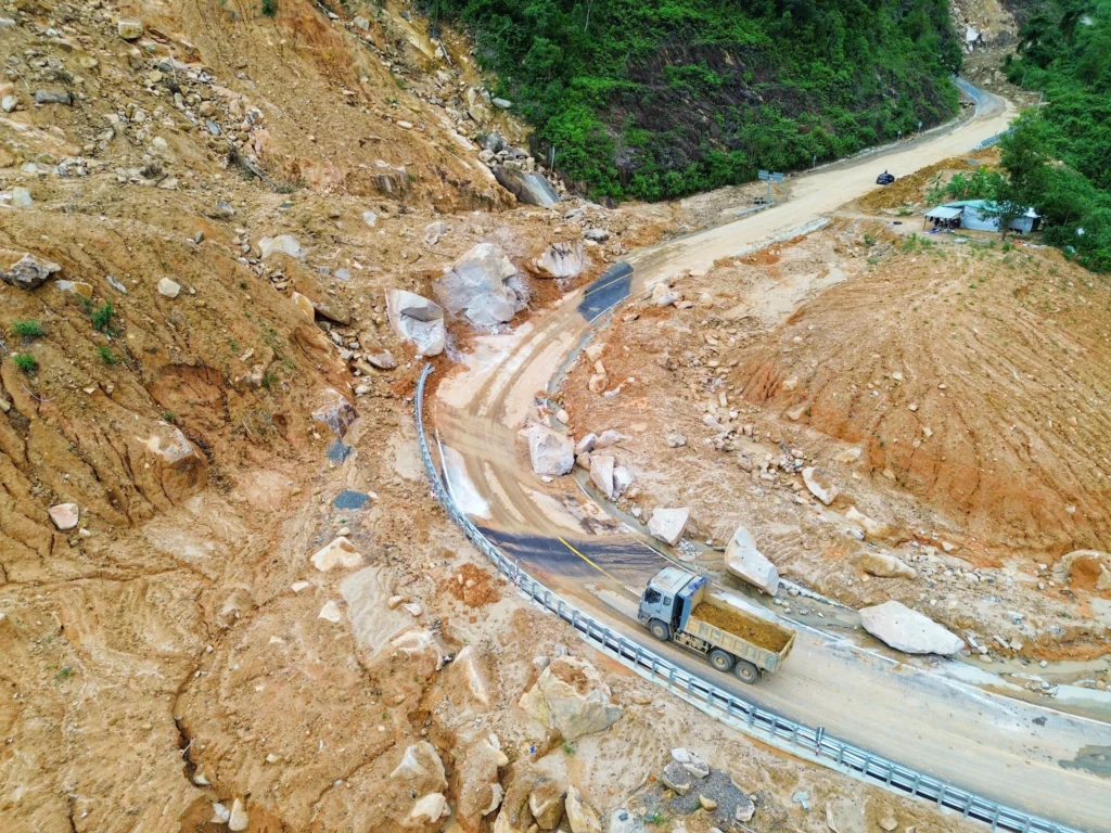Перевал Хань Ле завален землёй и камнями skidka 3