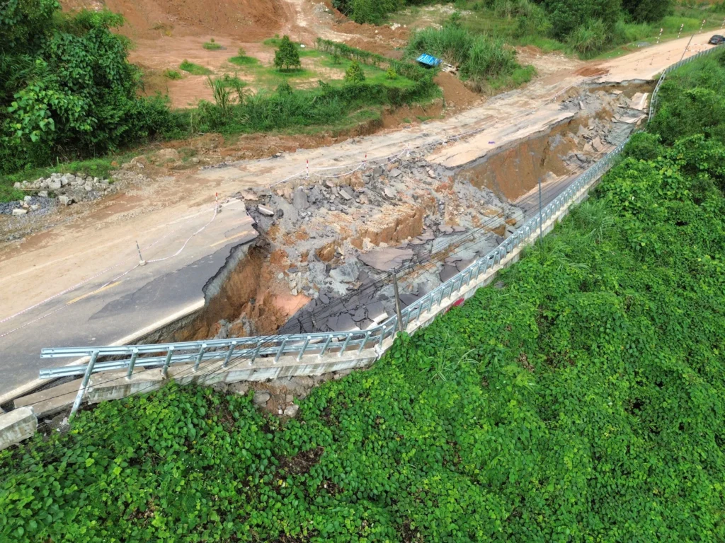 Перевал Хань Ле завален землёй и камнями skidka 4
