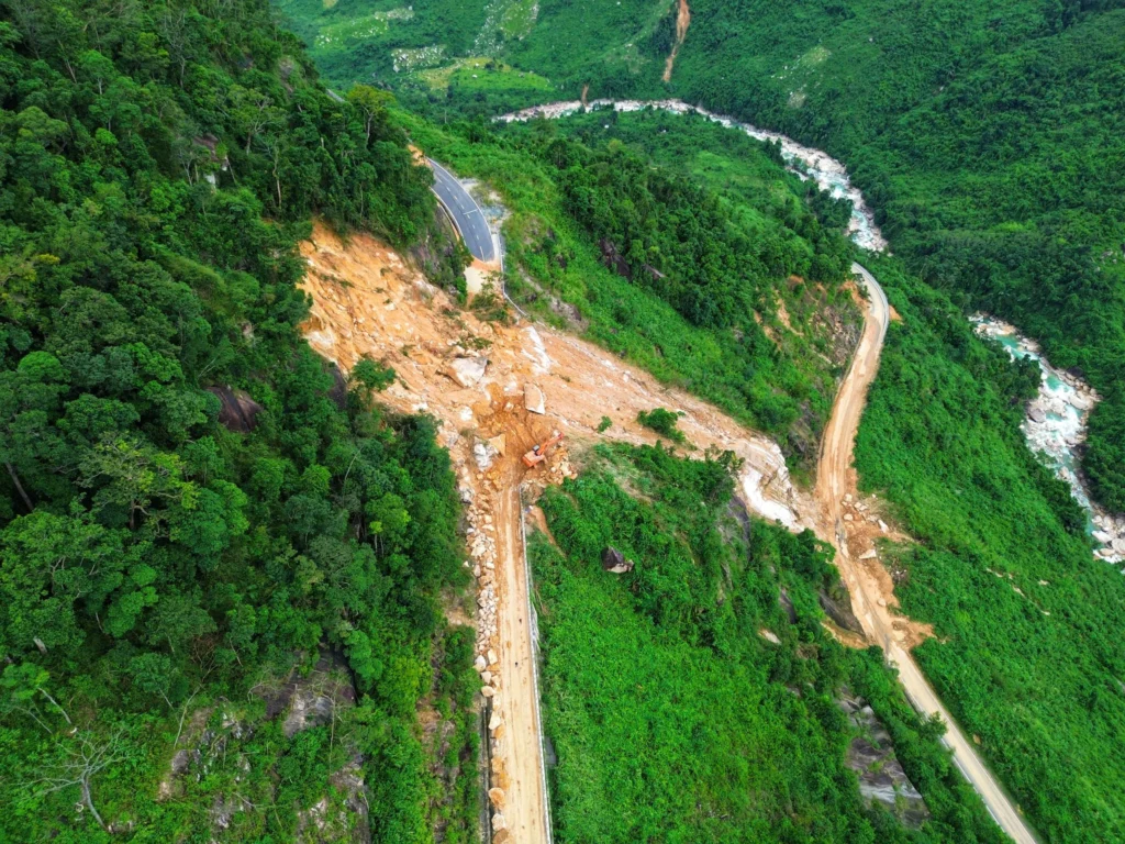 Перевал Хань Ле завален землёй и камнями skidka 9