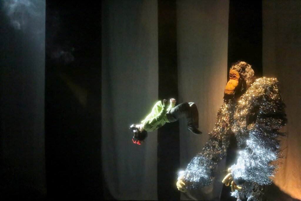 До Театр (Đó Theatre) - куда обязательно стоит сходить в Нячанге 12 Do Theatre арт театр современной культуры во Вьетнаме 13