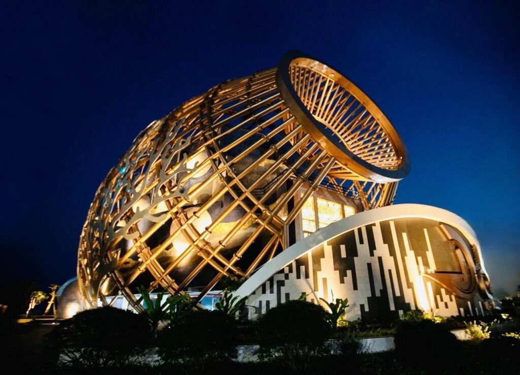 До Театр (Đó Theatre) - куда обязательно стоит сходить в Нячанге 1 Do Theatre арт театр современной культуры во Вьетнаме skidka 4