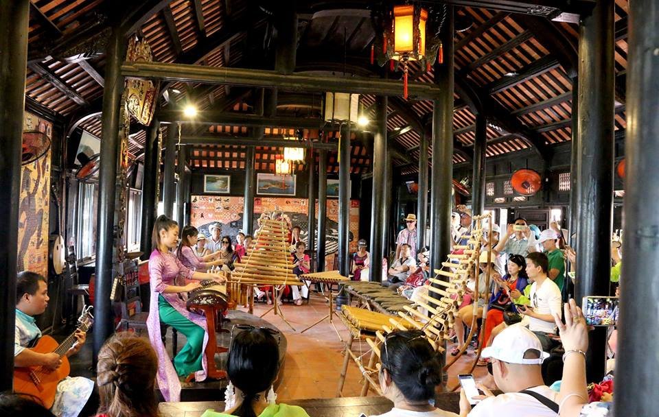 Hoi quan Hon Chong nhac dan toc skidka 3